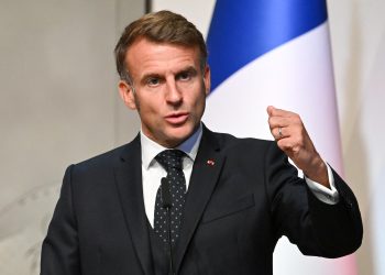 Réforme des retraites : Macron exclut toute suspension et évoque un référendum