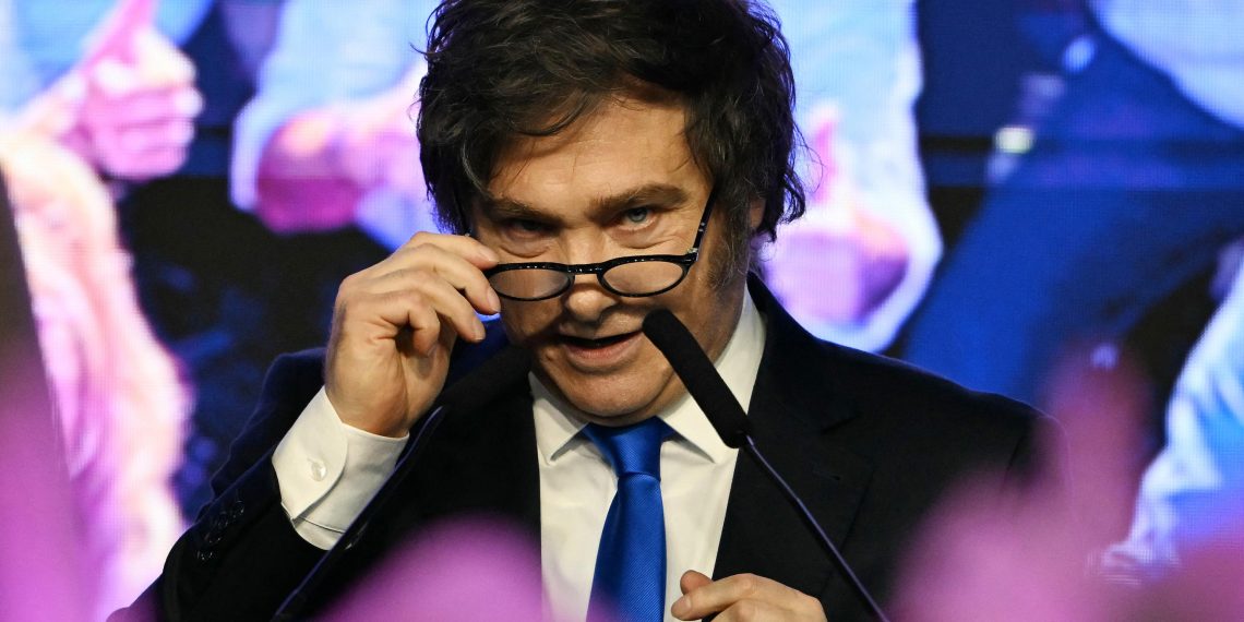 «Une victoire sans appel» : le parti de Javier Milei remporte haut la main les législatives de mi-mandat en Argentine