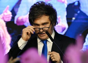 «Une victoire sans appel» : le parti de Javier Milei remporte haut la main les législatives de mi-mandat en Argentine