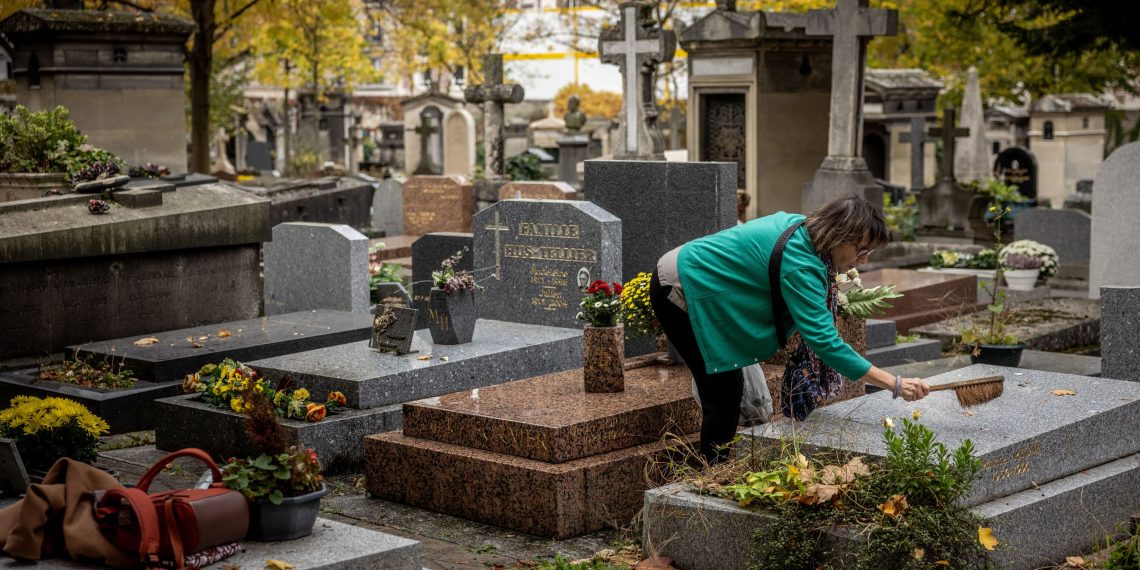 Toussaint : en Dordogne, le poison des vols dans les cimetières