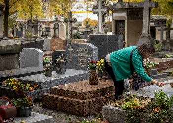 Toussaint : en Dordogne, le poison des vols dans les cimetières