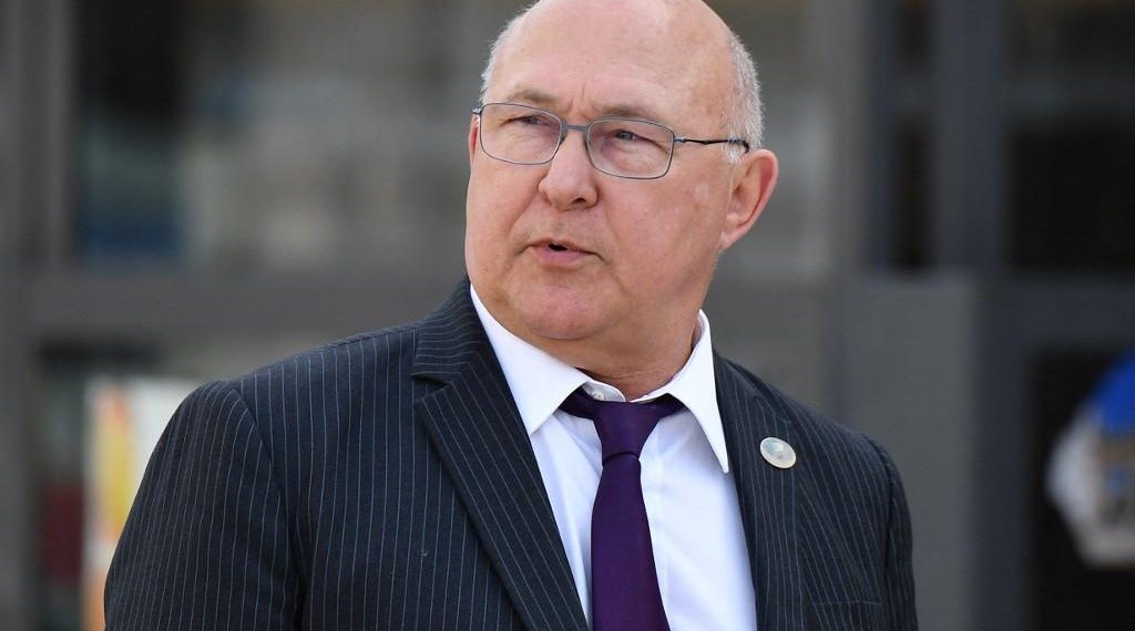 «Que les gens paient des impôts, c’est la moindre des choses» : Michel Sapin estime que le ras-le-bol fiscal est loin d’être atteint