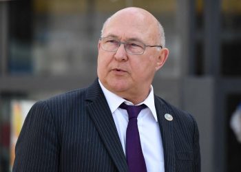 «Que les gens paient des impôts, c’est la moindre des choses» : Michel Sapin estime que le ras-le-bol fiscal est loin d’être atteint