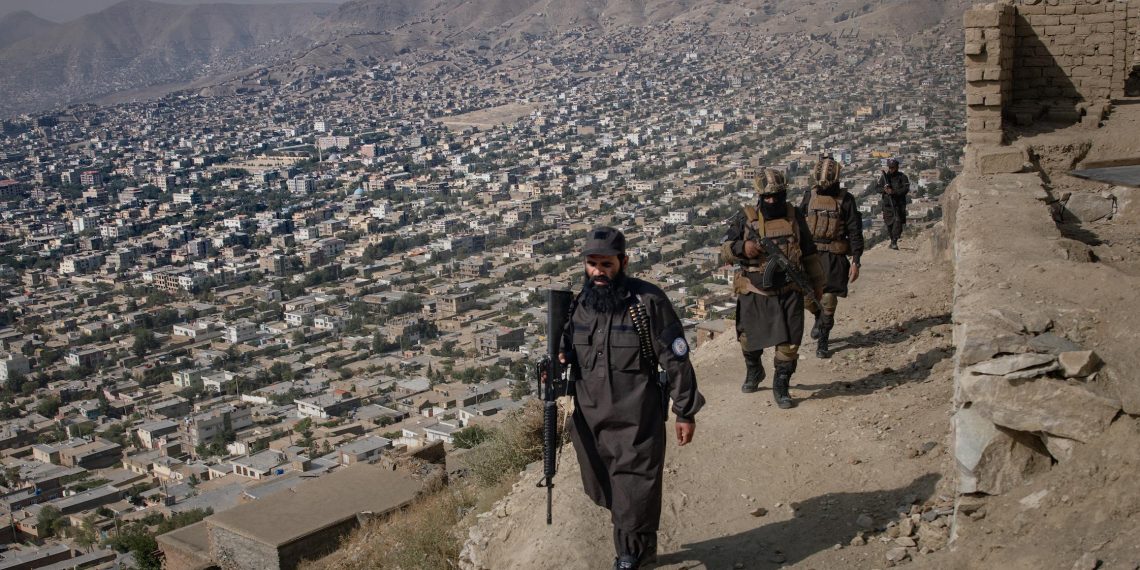 Escalade guerrière entre l’Afghanistan et le Pakistan : les talibans lancent une attaque après des frappes aériennes sur Kaboul