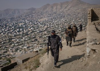 Escalade guerrière entre l’Afghanistan et le Pakistan : les talibans lancent une attaque après des frappes aériennes sur Kaboul