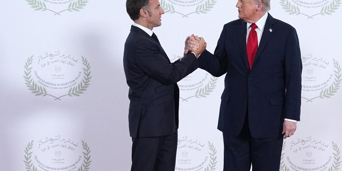 «Tu te fais discret aujourd’hui» : Trump ironise sur Macron lors du sommet pour Gaza en Égypte