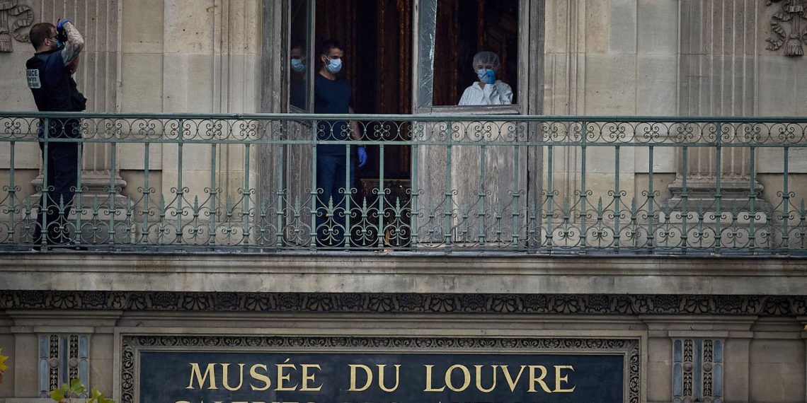 Cambriolage au Louvre : la question de la sécurité du musée interroge