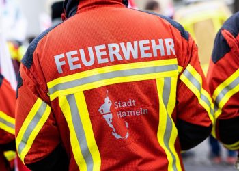 «La noblesse doit être expropriée» : la propriété d’une famille princière allemande incendiée par des antifas