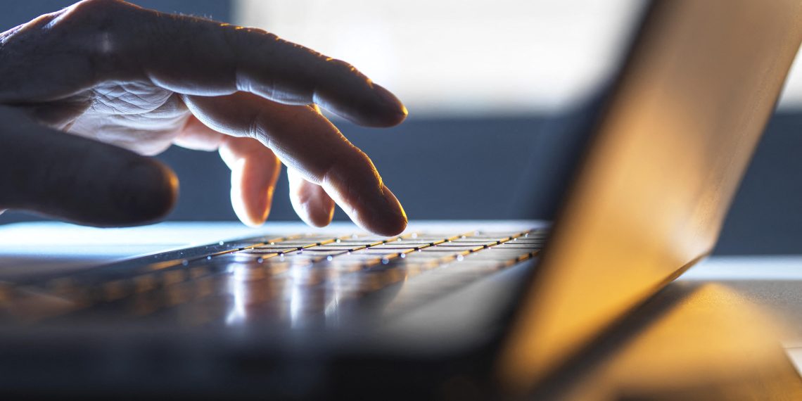 Chat Control : allons-nous laisser l’UE espionner nos conversations privées ?