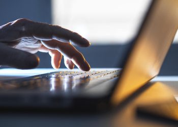 Chat Control : allons-nous laisser l’UE espionner nos conversations privées ?