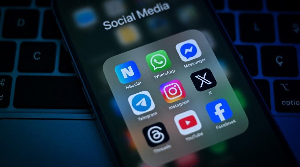 Les réseaux sociaux, extension naturelle de la démocratie