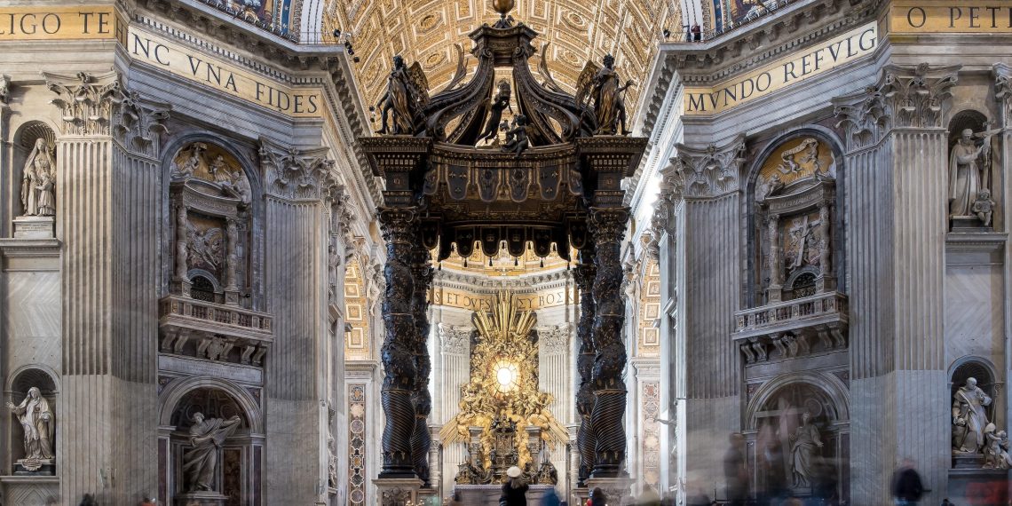 Profanation : un homme interpellé après avoir uriné sur l’autel de la basilique Saint-Pierre au Vatican