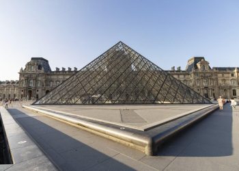 Musée du Louvre – Tentative de fuite vers l’Algérie, bijoux non retrouvés… Tout ce que l’on sait après l’arrestation de deux suspects