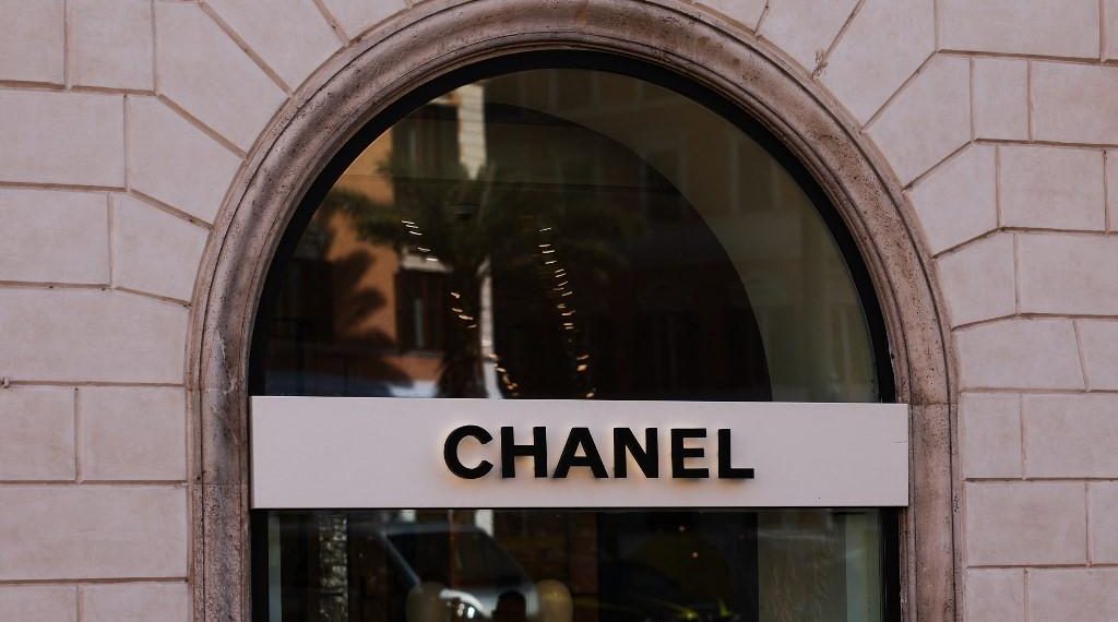 Paris : une boutique Chanel braquée après une attaque à la voiture bélier