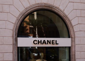 Paris : une boutique Chanel braquée après une attaque à la voiture bélier