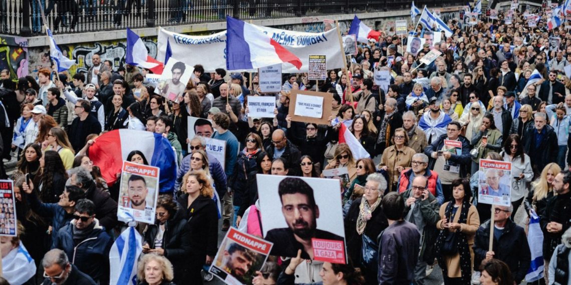 Paris : plusieurs milliers de manifestants à un rassemblement de soutien aux otages israéliens
