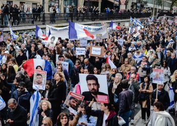 Paris : plusieurs milliers de manifestants à un rassemblement de soutien aux otages israéliens
