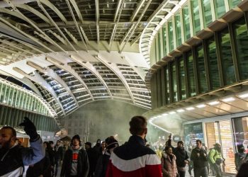 Paris : explosion de violence après l’annulation d’un concert de rap aux Halles, un policier lynché au sol