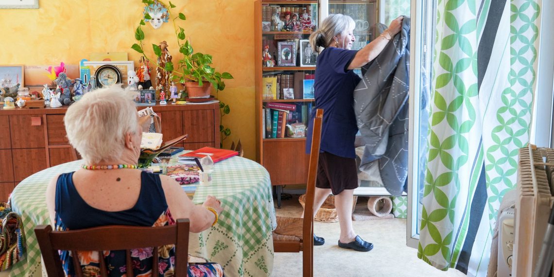 10 millions de personnes aident un proche malade ou âgé en France, zoom sur le rôle des «proches aidants»