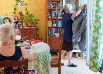 10 millions de personnes aident un proche malade ou âgé en France, zoom sur le rôle des «proches aidants»