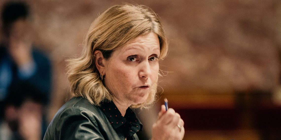 Visite d’Insoumis à la prison de la Santé : Yaël Braun-Pivet écrit aux députés pour recadrer LFI