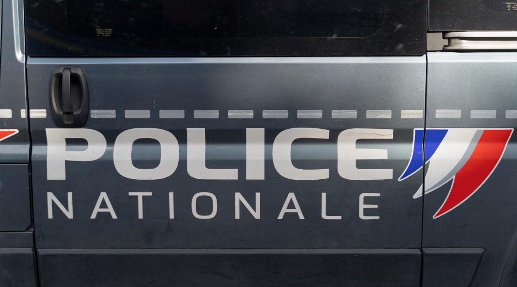 Seine-Saint-Denis : un policier se fait sectionner deux doigts par des fêtards lors d’une soirée techno