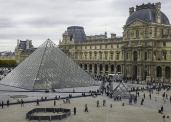 Cambriolage au Louvre : deux suspects interpellés