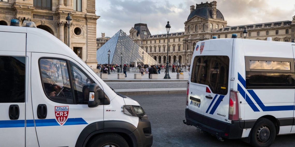 Vol au Louvre : plus d’une semaine après le cambriolage, une note alerte sur «l’accélération de la menace criminelle sur les musées»