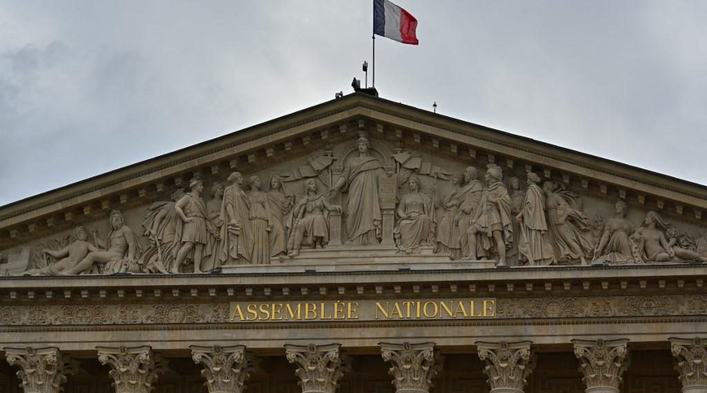 Sondage élections législatives : le RN largement en tête au premier tour, le bloc central relégué