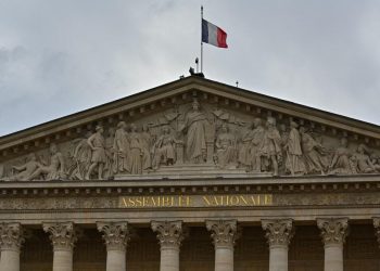 Sondage élections législatives : le RN largement en tête au premier tour, le bloc central relégué