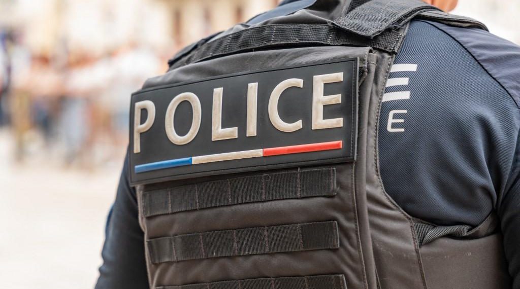 Paris : un jeune homme poignardé à mort dans le parking de son immeuble