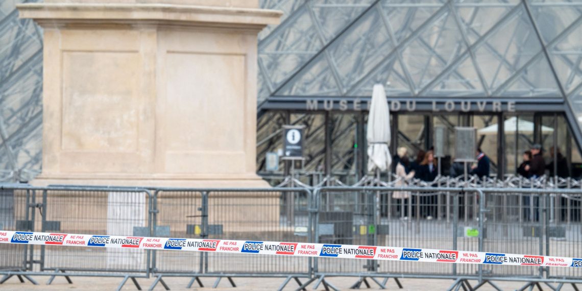 Cambriolage au musée du Louvre : à Paris, touristes et habitants dénoncent une insécurité «à l’image de la France, en décadence»