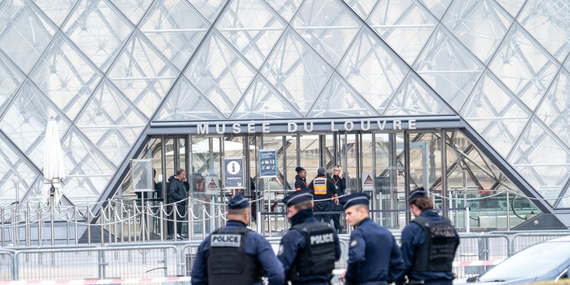 Casse du Louvre : les deux suspects interpellés ont «partiellement reconnu les faits» annonce la procureure