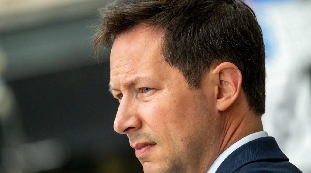 «Bellamy à l’échafaud» : l’eurodéputé LR menacé de mort par des manifestants à la gare du Nord