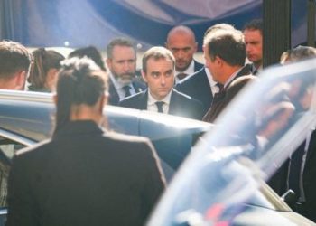 «Paralysie politique», «chaos», «cirque» : la chute du gouvernement Lecornu sidère la presse étrangère