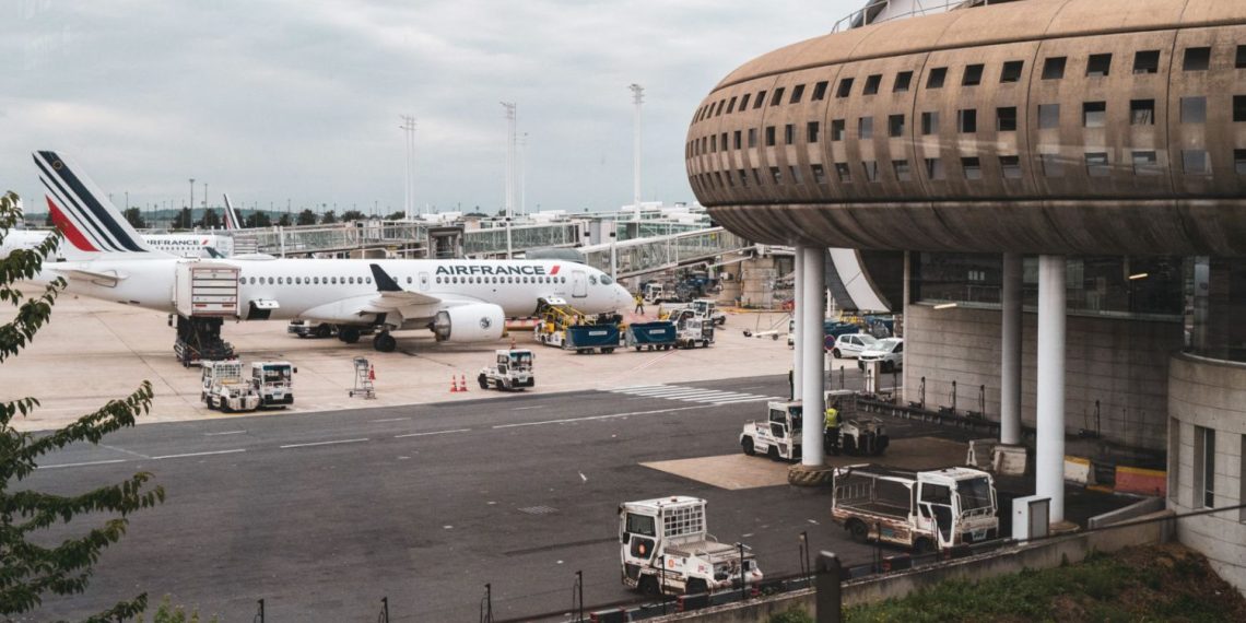 Aéroports : le principal syndicat des contrôleurs aériens français suspend son préavis de grève