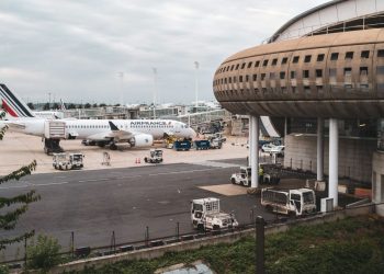 Aéroports : le principal syndicat des contrôleurs aériens français suspend son préavis de grève