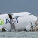 Hong Kong : En atterrissant, un avion-cargo fait deux morts et termine dans la mer