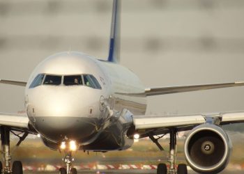 Le pare-brise se fissure en plein vol, l’avion de l’équipe de football du Nigeria se pose en urgence