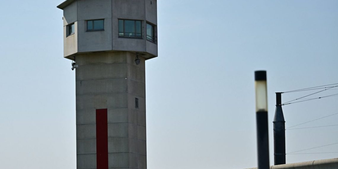 Somme : Un détenu gérait un trafic d’armes depuis sa cellule