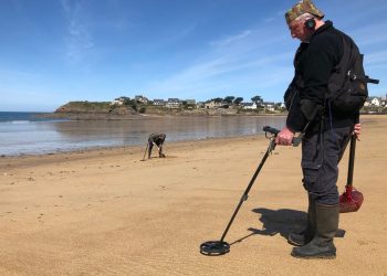 Maine-et-Loire : Une jeune femme retrouve sa bague de fiançailles dans un étang après un appel à l’aide sur les réseaux