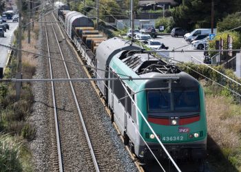 Marne : Un conducteur de 42 ans meurt après avoir été percuté par un train de fret