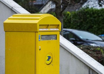 Vienne : Une boîte aux lettres disparue, kidnappée par les habitants avant son retrait par La Poste