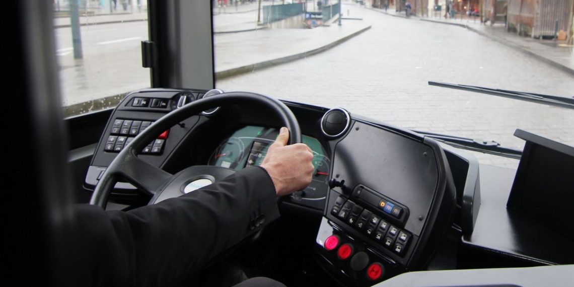 Saint-Malo : Une passagère tente de détourner un bus en marche et crie « Allah Akbar »