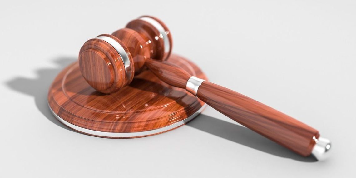 Elle aurait détourné 10 millions de dollars de son association pour nourrir les enfants démunis