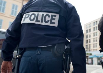 Saint-Étienne : Un adolescent essaie de voler le collier d’une sexagénaire, des passants s’interposent