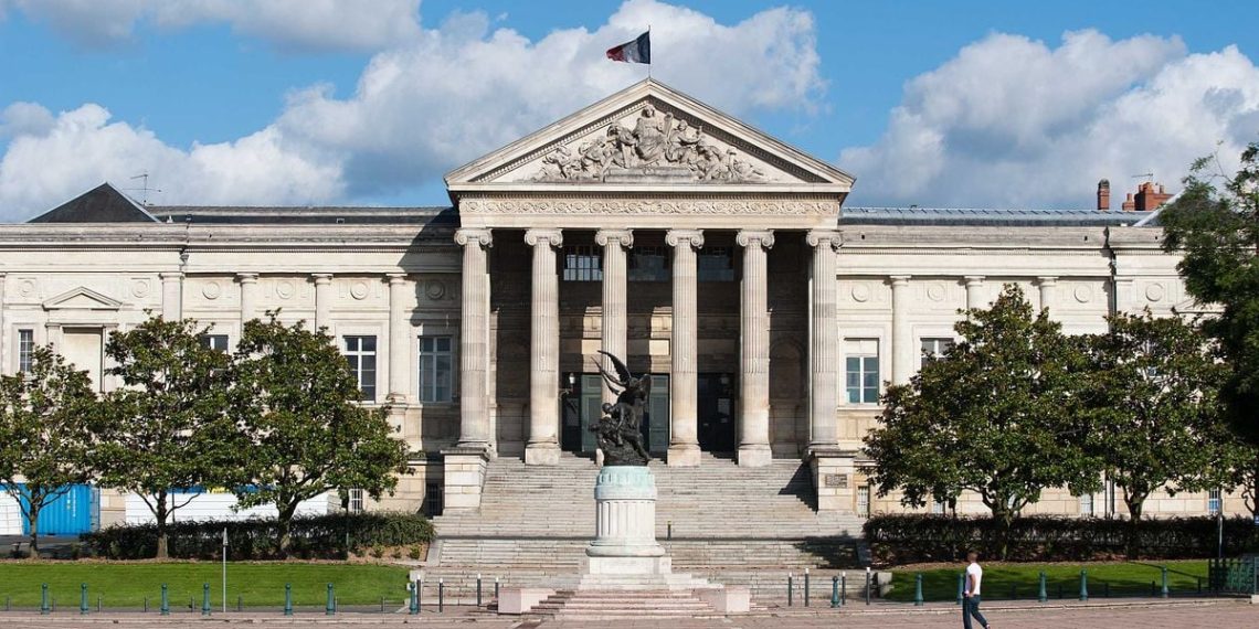 Maine-et-Loire : Une femme de 39 ans s’en prend physiquement à un ami qui l’héberge