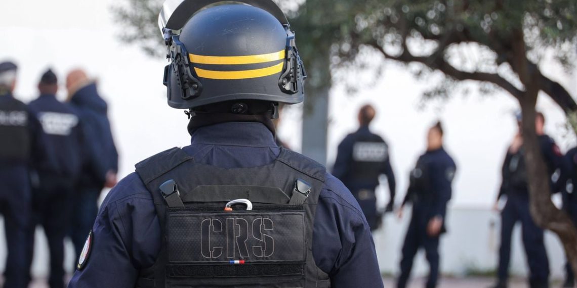 Paris : Quatre policiers blessés et huit interpellations après l’annulation d’un concert gratuit de rap