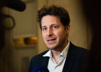 Val-de-Marne : Julien Bayou, l’avocat des riverains de l’aéroport d’Orly contre les nuisances sonores