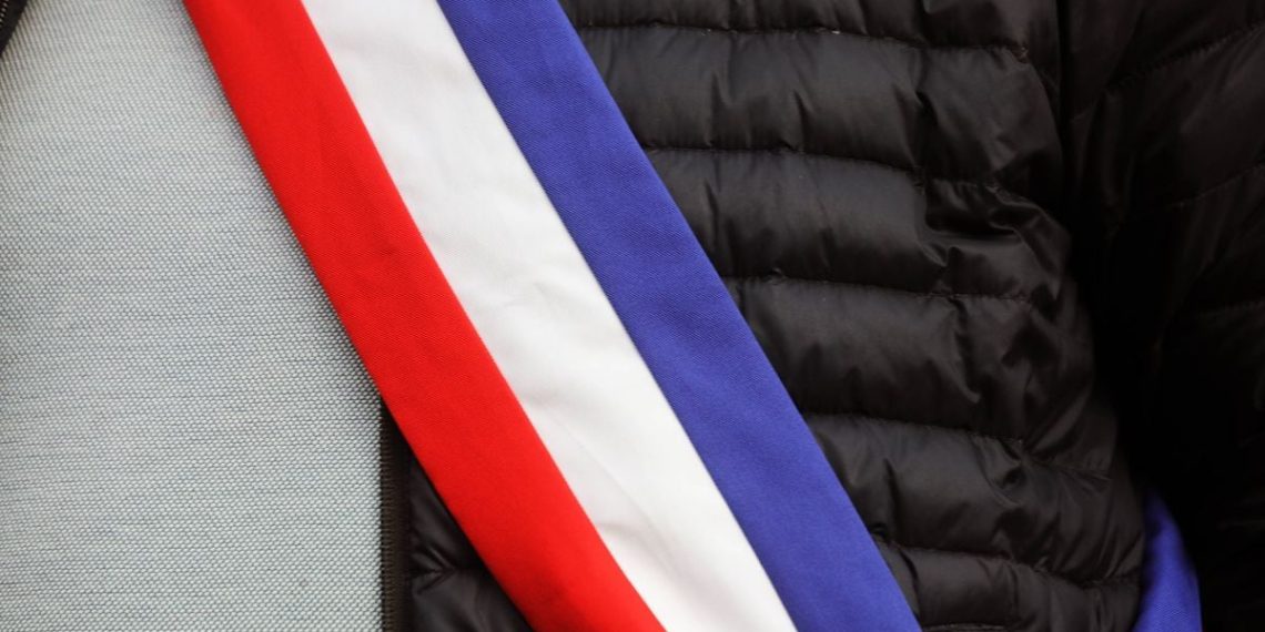 Loire-Atlantique : Il diffuse une sextape de sa jeune maîtresse à son insu, un maire de 76 ans condamné